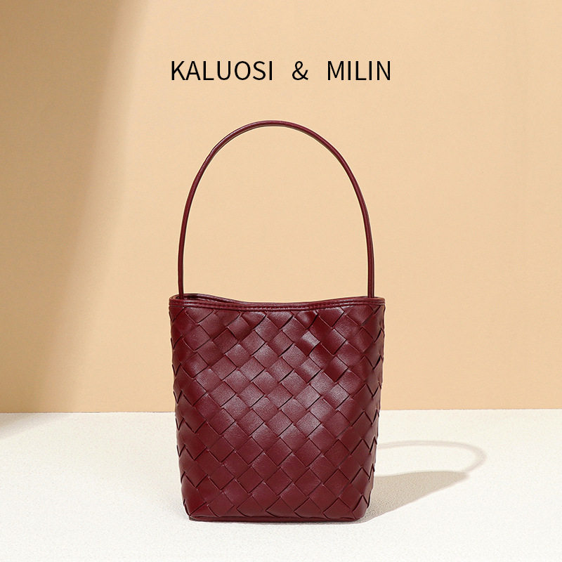 2026新款新款小众感软皮单肩斜挎编织包手机包小号迷你质感手提