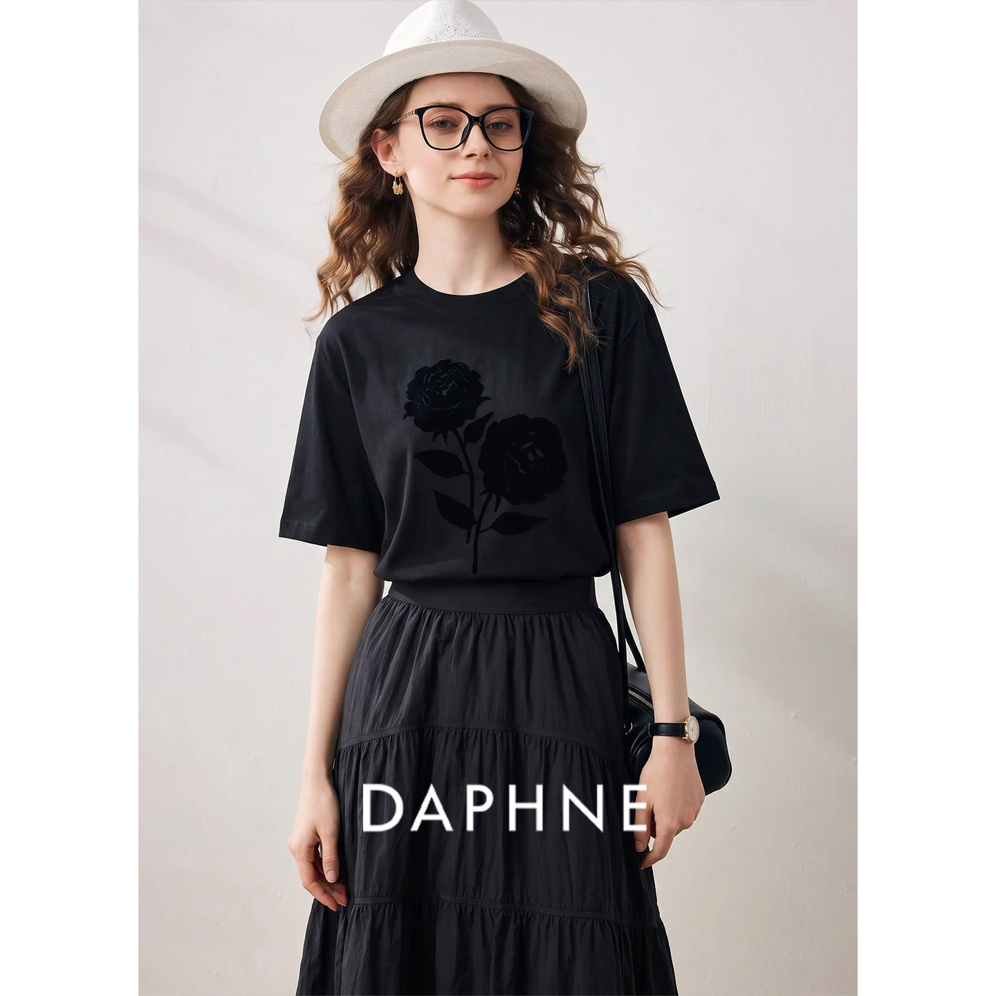 Daphne达芙妮新疆棉极简风花卉圆领T恤女夏文艺百搭宽松短袖上衣