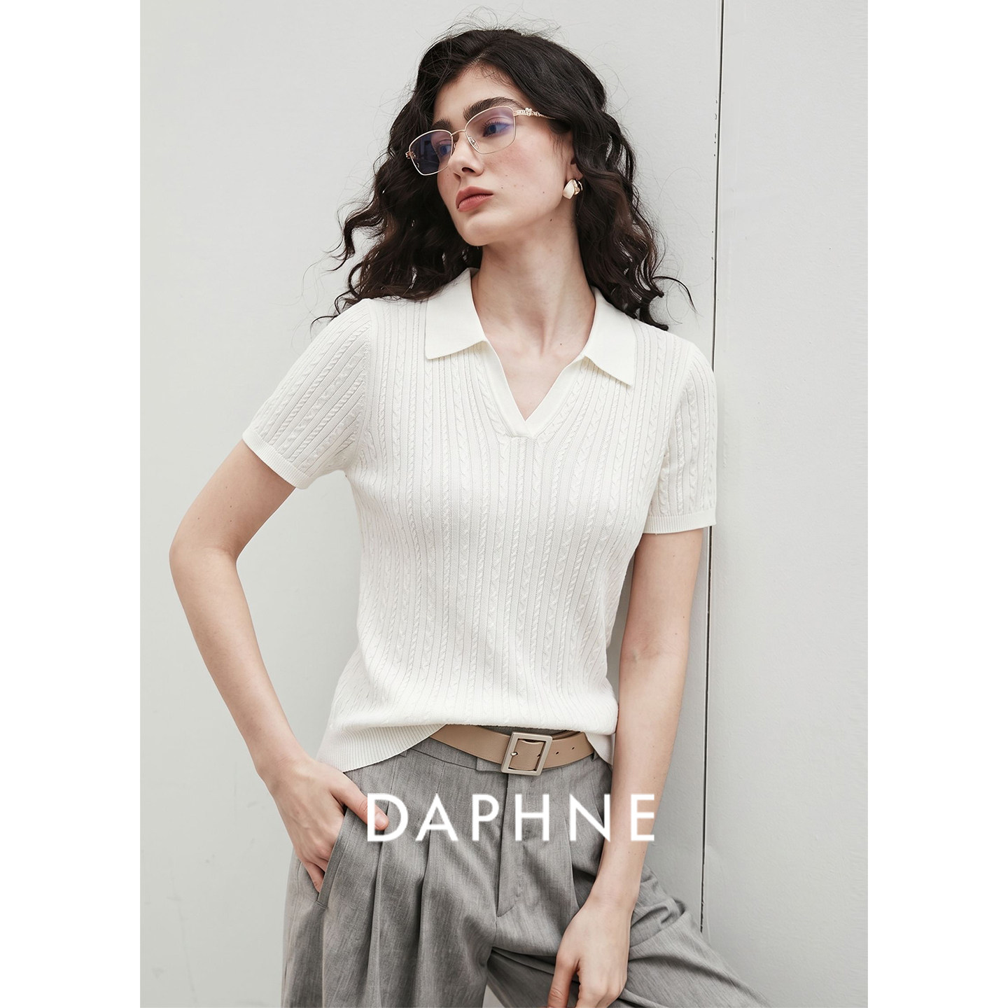 Daphne达芙妮老钱风polo领麻花纹针织衫女夏V领修身显瘦短袖上衣