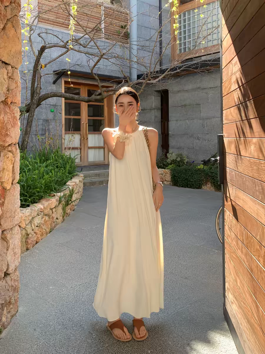 pusumede 黑色挂脖连衣裙女气质宽松大摆无袖露肩法式度假风长裙