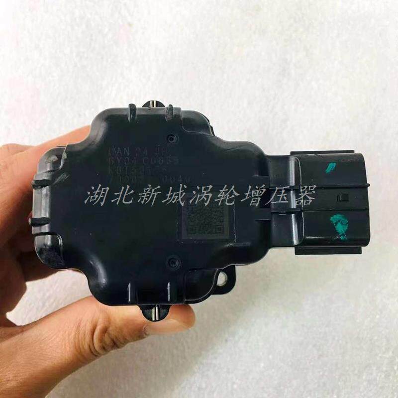 纳威司达迈斯福 考斯特 3.2T柴油发动机涡轮增压机电磁阀执行器图片