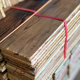 虫眼板复古老木板松木实木地板怀旧仿古风化老杉木民宿背景墙木片