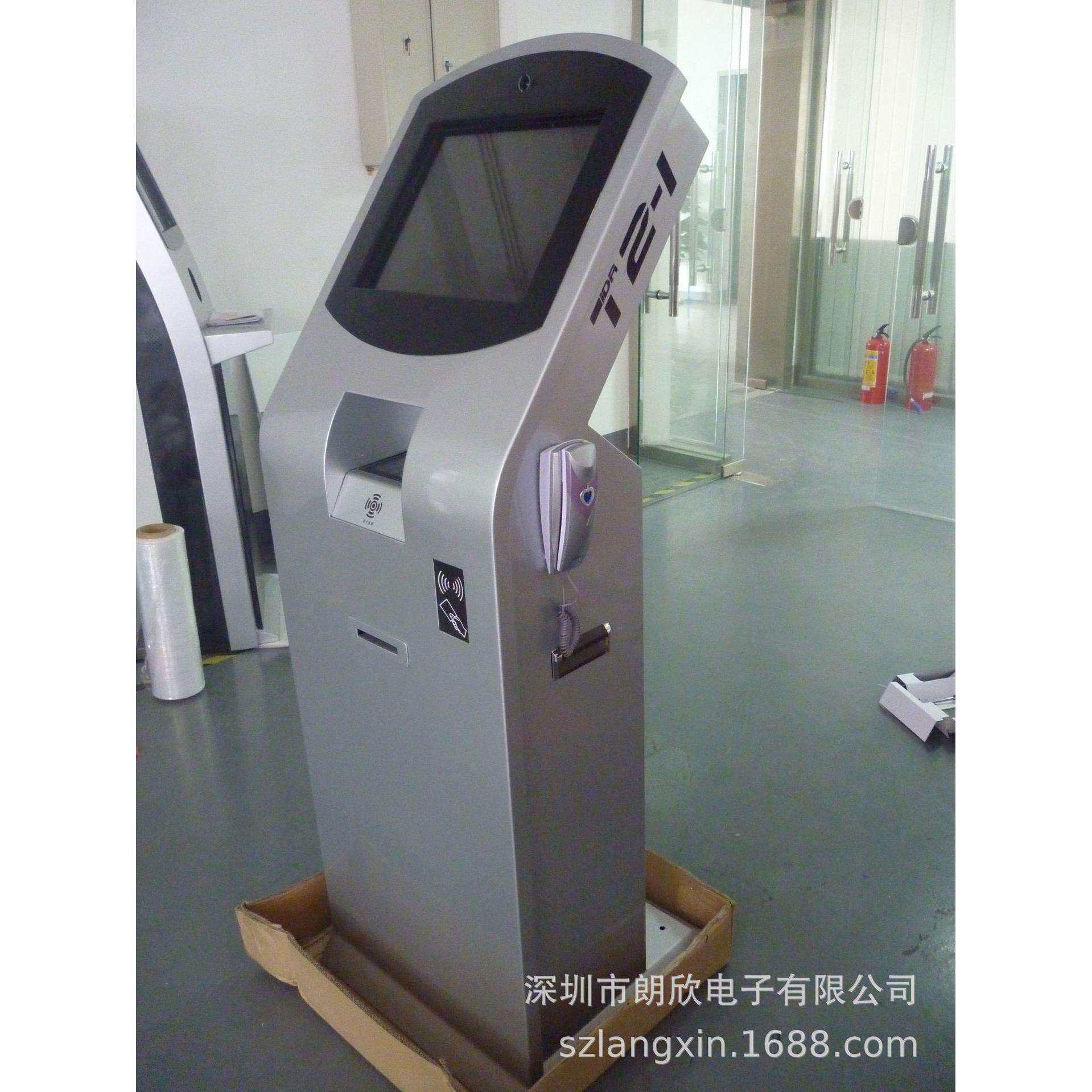 智能触控访客机人脸识别来访登记机门禁考勤一体旅客终端机自动