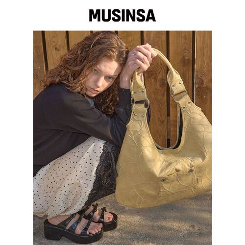 LETERIE STITCH 可翻转马龙肩包_米色 MUSINSA韩国直邮官方正品
