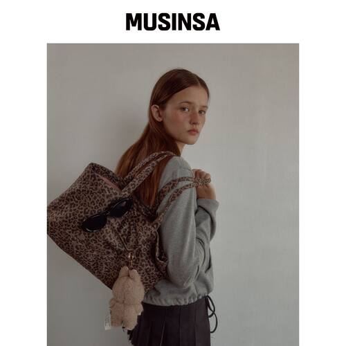 LETERIE 方形豹纹麂皮肩包_棕色 MUSINSA韩国直邮官方正品