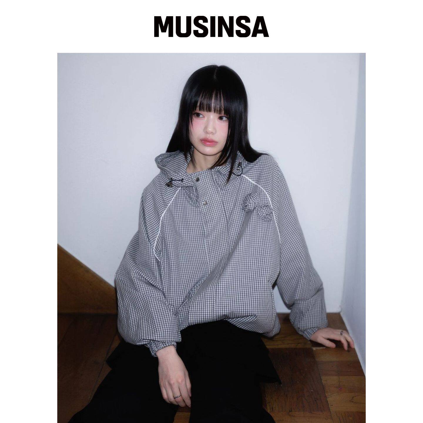 ROSEFRANTZ 玫瑰胸花格纹风衣 [黑色] MUSINSA韩国官网直邮进口