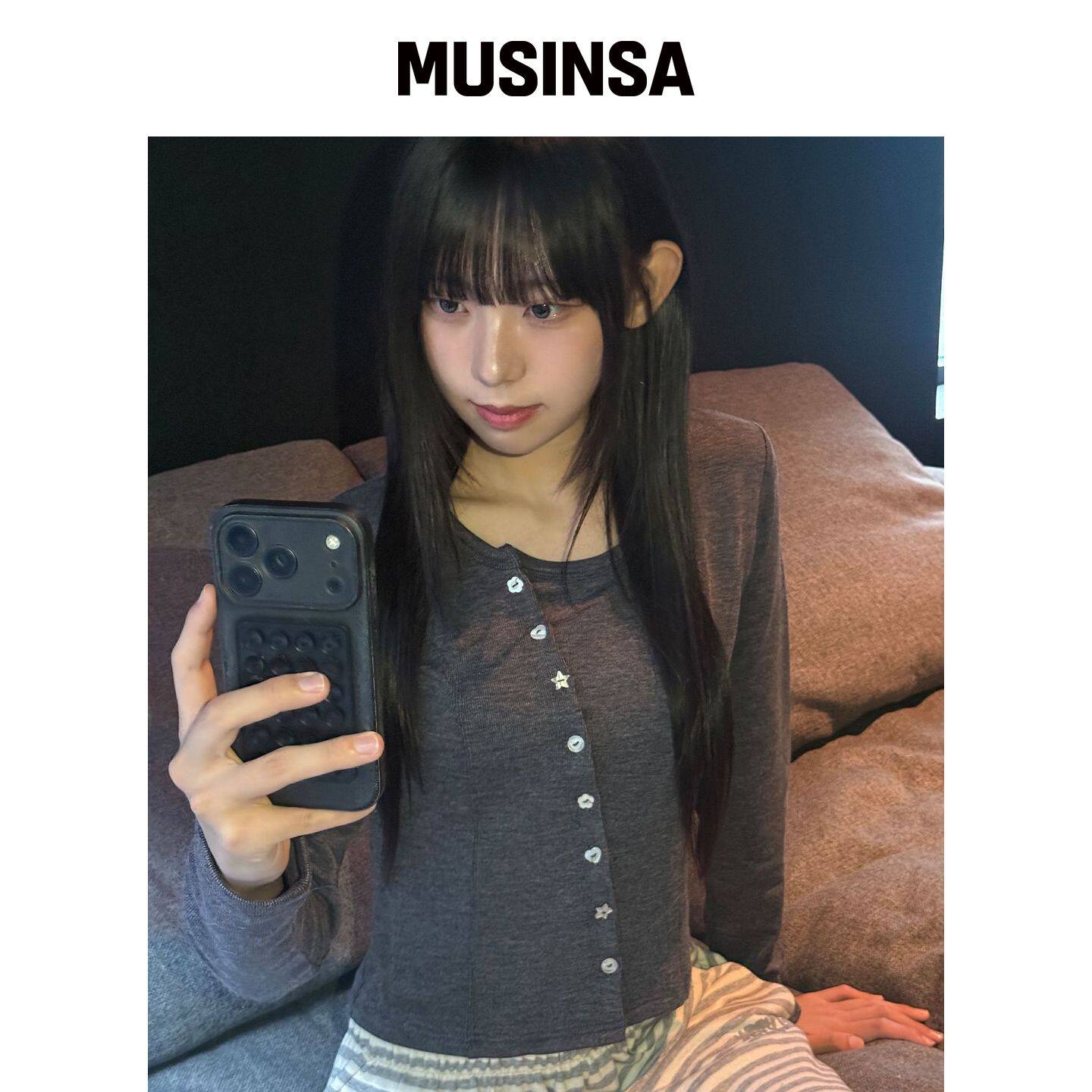SLEEKGLOW 不对称纽扣针织开衫[炭灰色] MUSINSA韩国官网直邮进口图片