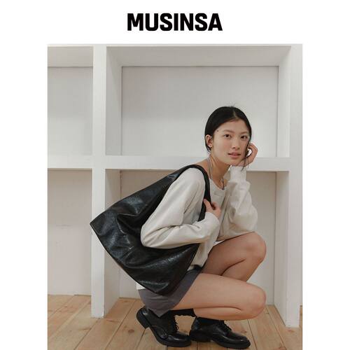 LAMINEZ 拉丝肩背包 - 黑色 MUSINSA韩国直邮官方正品
