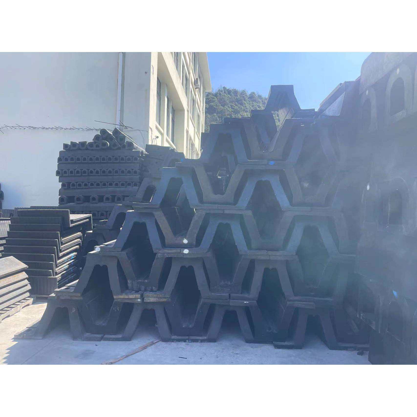 乾东各种船舶停靠防撞护舷 桥梁墩橡胶防撞条 码头橡胶护舷防撞块
