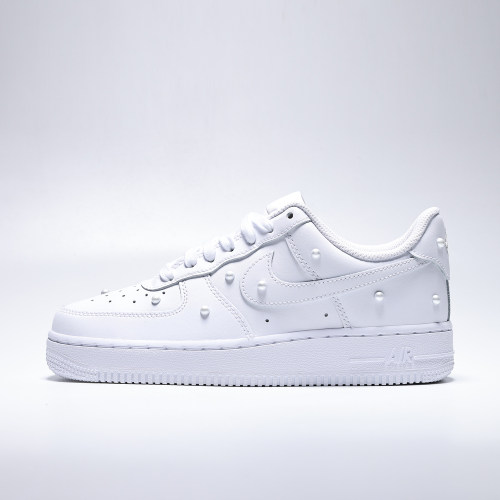 NIKE耐克女子冬AIR FORCE 1 '07 SE运动休闲鞋IQ0133-101