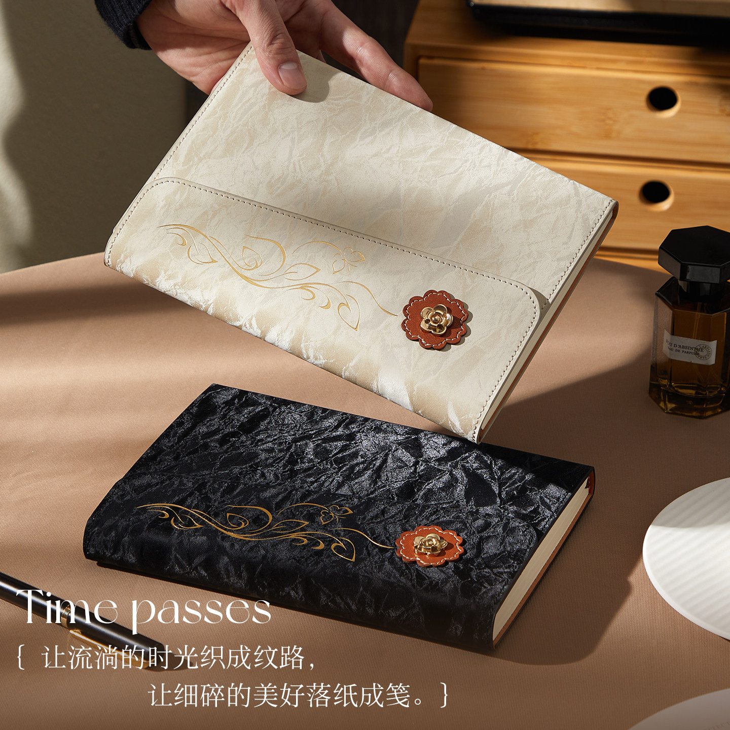 鎏金复古A5三折加厚绒面笔记本图片