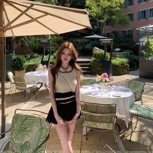 你的懒懒llan【私藏款02年小香】两色娃娃领针织蕾丝拼接无袖上衣