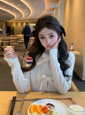 你的懒懒llan【巴黎香香】立体蝴蝶结门襟设计高工艺圆领毛衣女