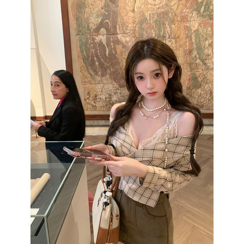 你的懒懒llan【北欧精灵】交叉式门襟修身版型小蛮腰印花衬衫女