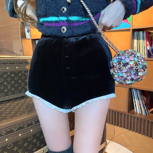 你的懒懒llan蕾丝拼接短裤