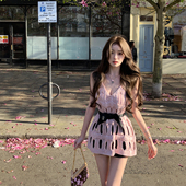 香奶奶25S 你 懒懒llan 重工缕空勾花编织背心裙针织V领连衣裙