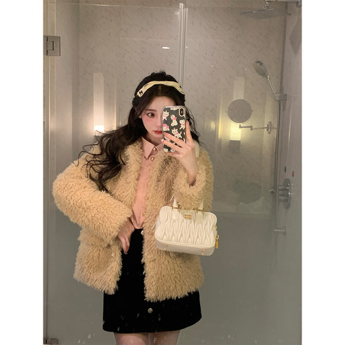 撞色毛领颗粒羊羔毛短外套