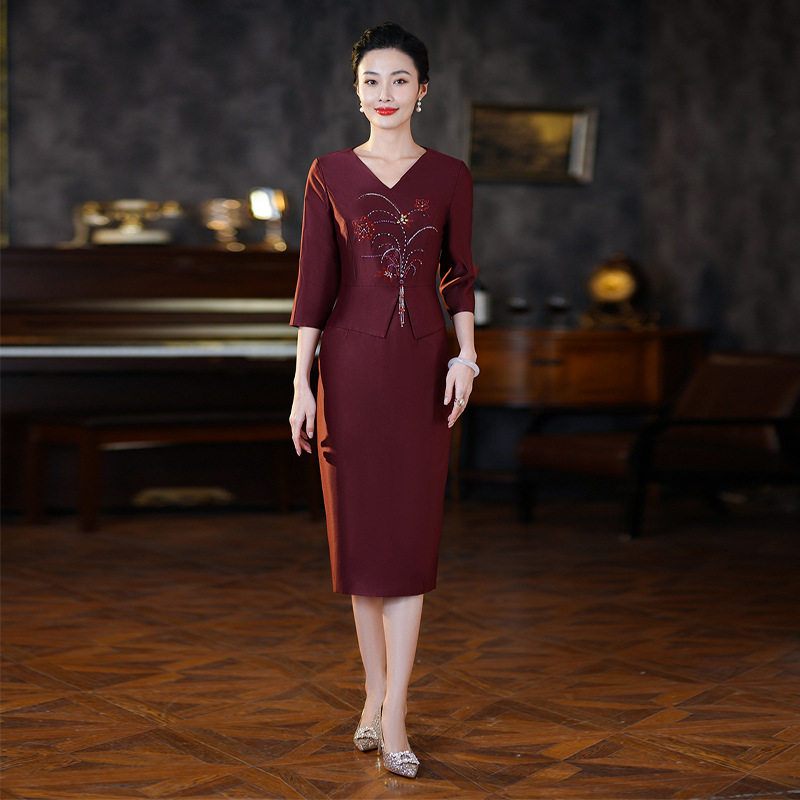 2026新款喜婆婆旗袍婚宴装胖妈妈婚宴醋酸礼服红色烫钻喜服大