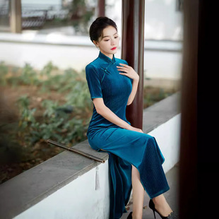 2026新款丝绒年轻款高端走秀旗袍女改良长款演出服优雅演出服
