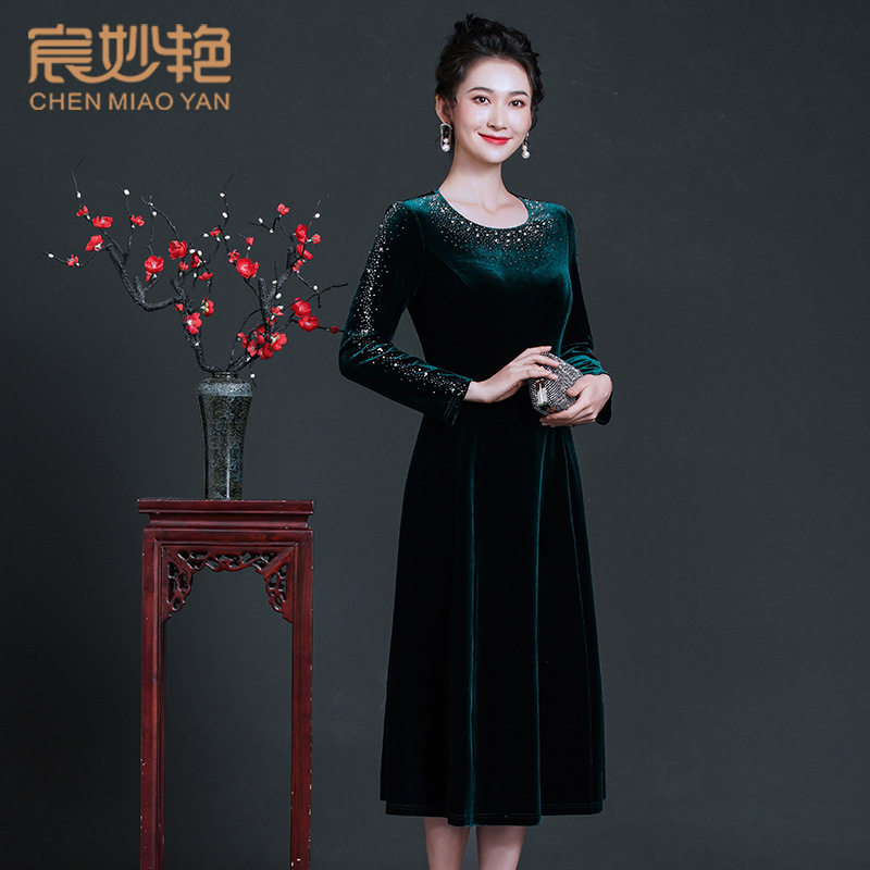 2026新款春秋妈妈装金丝绒连衣裙中老年女装中长款大摆裙批发代发