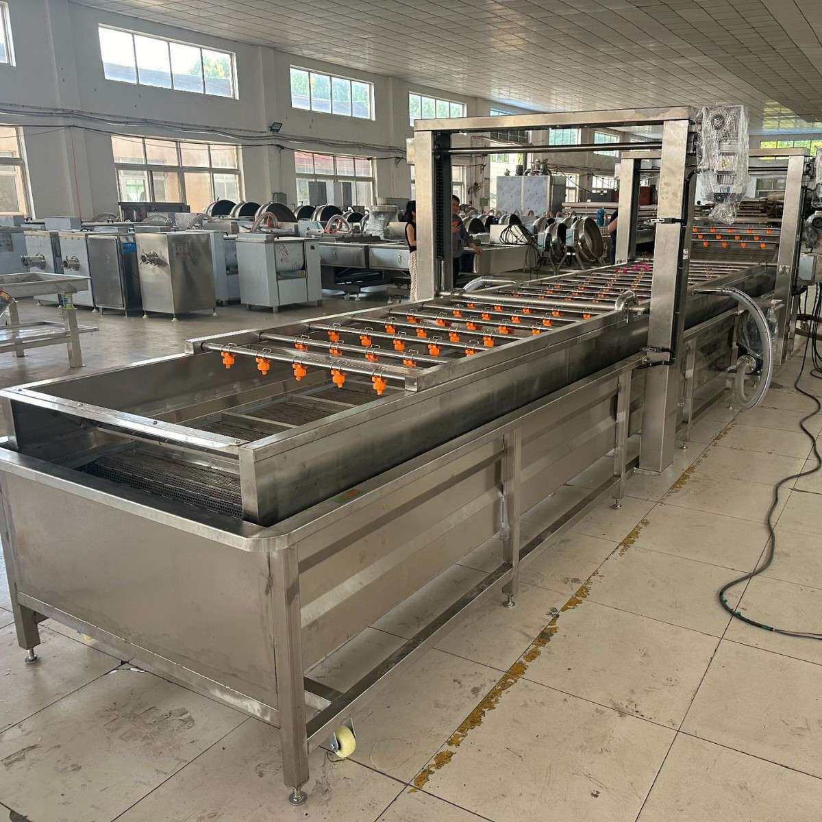 商用冻盘冻品解冻机 冻肉鸡爪解冻设备 自动恒温鸭货解冻流水线