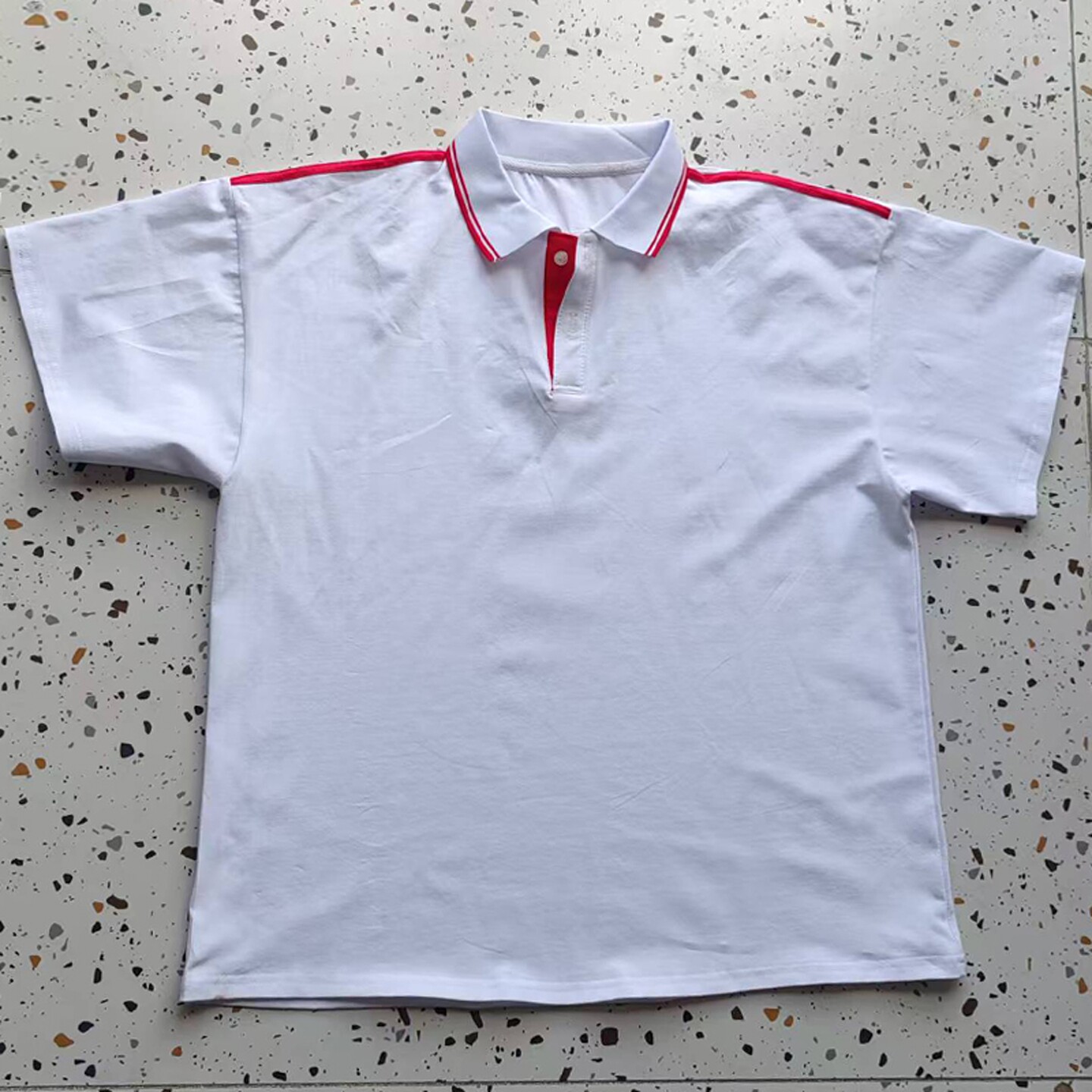 白色校服短袖白领大红条肩上两道亮大红杠男女通用班服POLO衫上衣