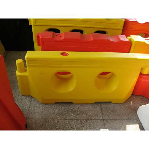 吹塑双孔水马 两孔水马路障 新料水马防撞墙 165cm长 厂家