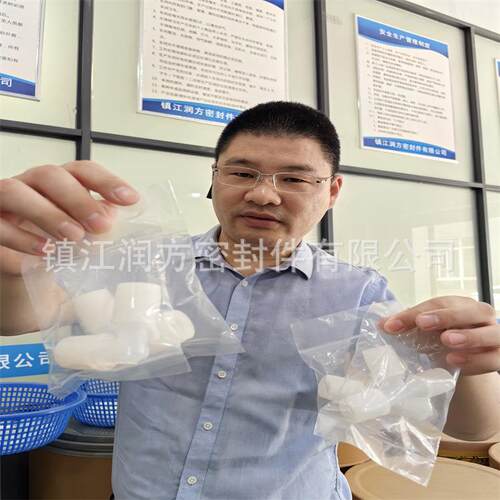 PFA外牙弯头 PFA变径弯头 PFA流体正三通 PFA变径三通 AP210