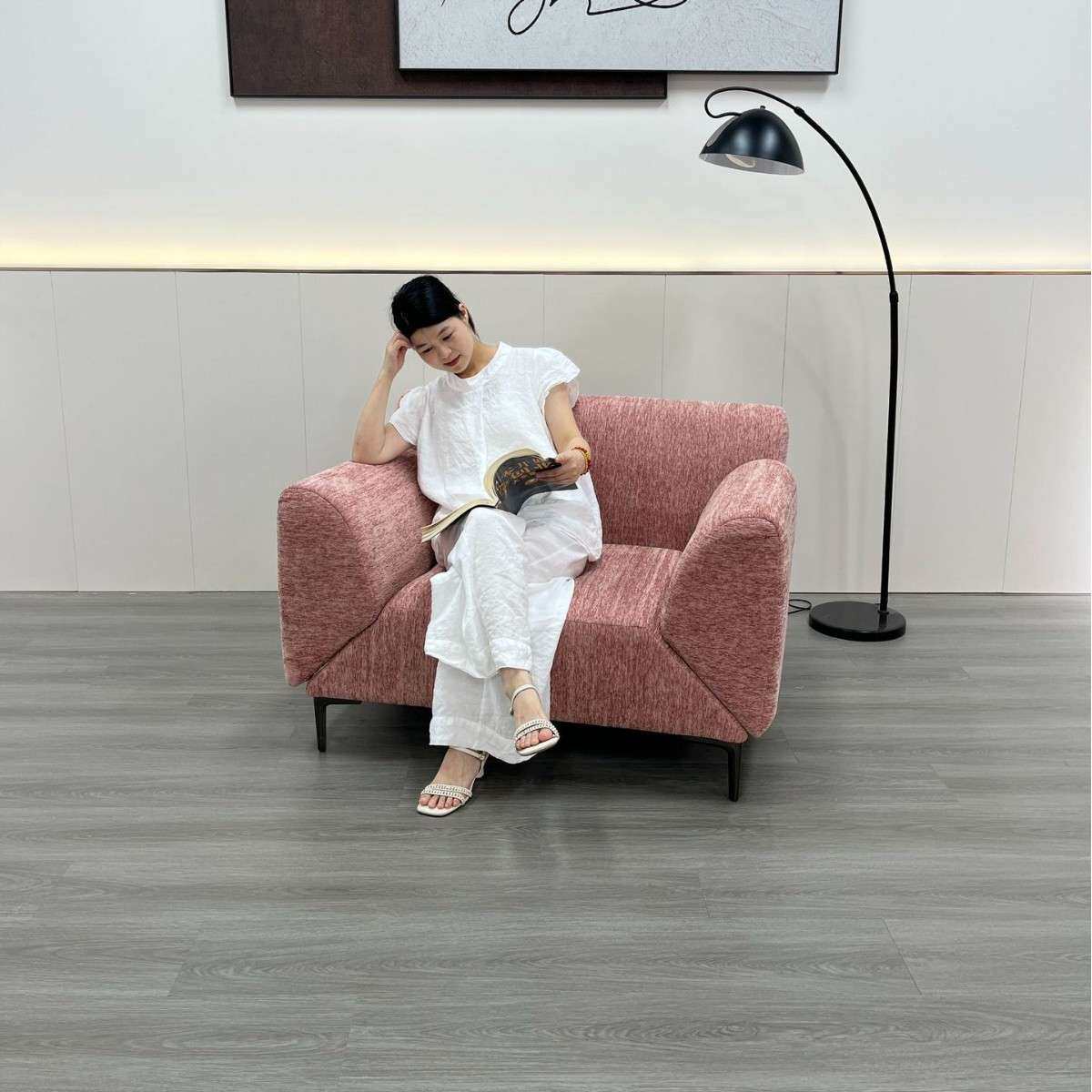2025新款跨境Sofa with rotatable armrests家用轻奢沙发椅单人