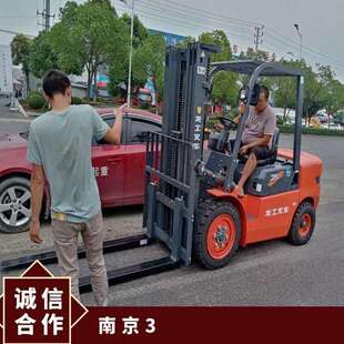 龙工3.5吨4米手动挡内燃叉车 承载好动作灵活 场内场外都管用