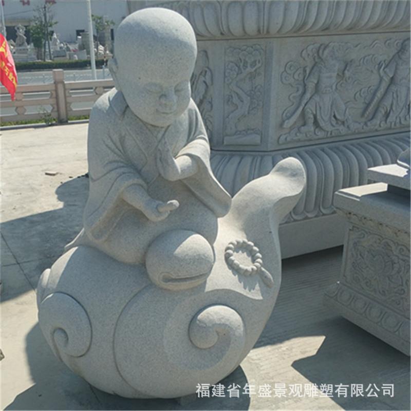 城市广场景观雕塑小和尚石像 大理石装饰摆件挑水小和尚厂家