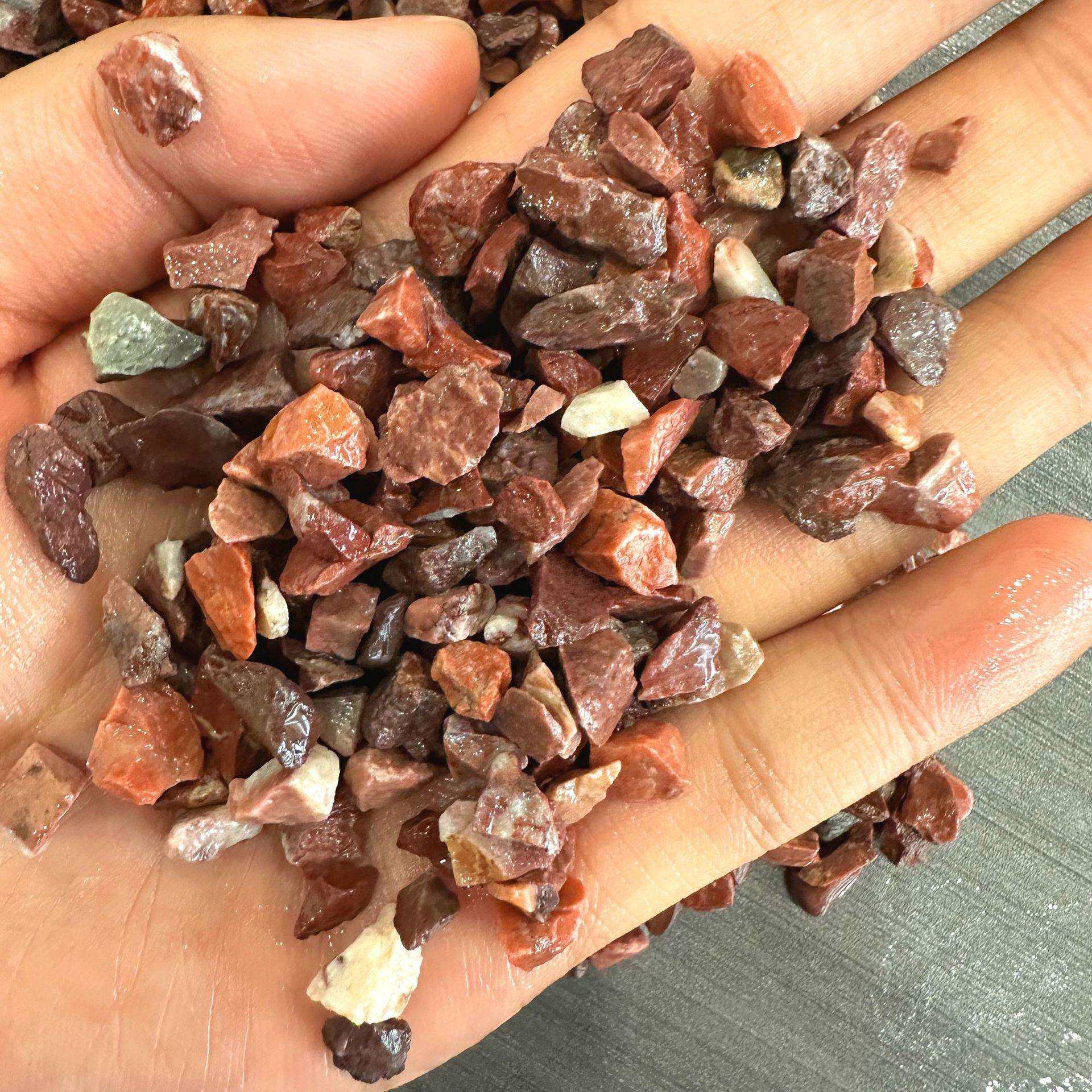 胭脂红石子厂家工程铺路鸡血红石子透水地坪胶粘石造景小石头