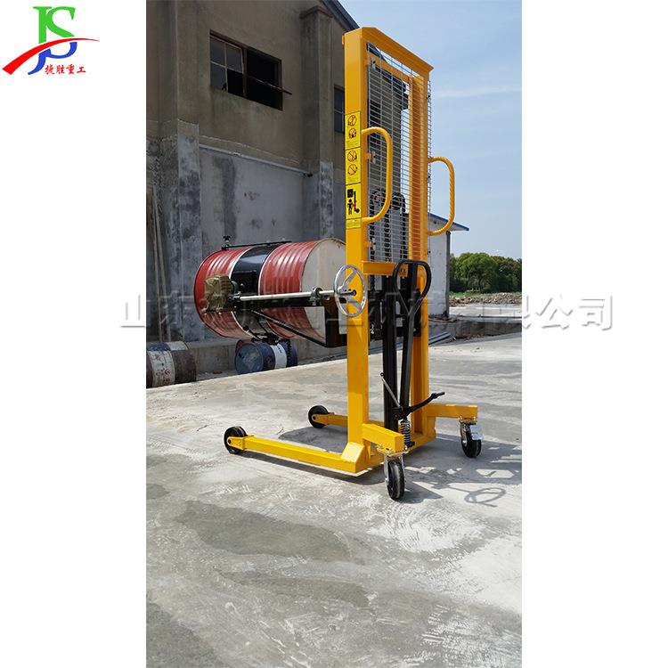 电动型油桶铁桶搬运车 手推式塑料桶提升机 卡箍式灌装油桶堆高车