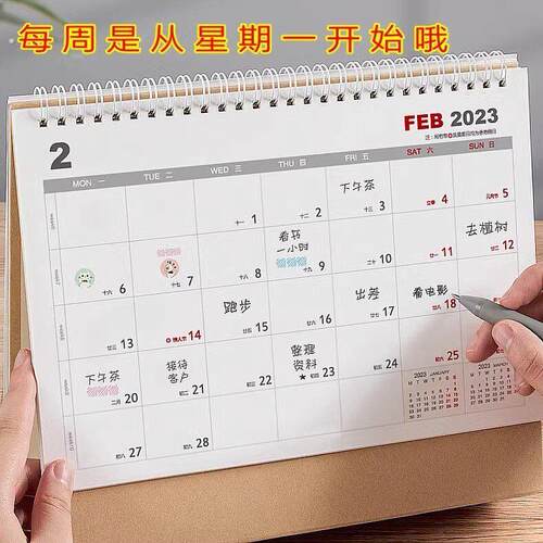 2025年台历办公简约三角年历带农历从周一星期一开始记事蛇年日历