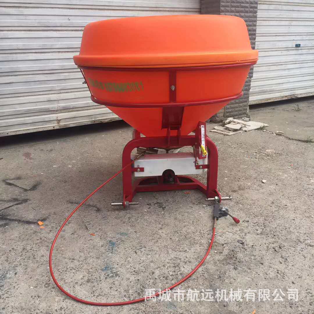 小四轮拖拉机后传动的化肥复合肥扬肥机 秋季小麦施肥撒肥机价格