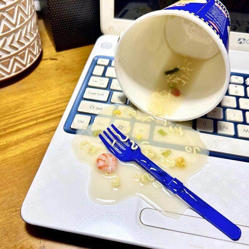 泡面整蛊道具打翻的泡面手机支架整蛊人恶作剧搞怪恶搞玩具打翻泡