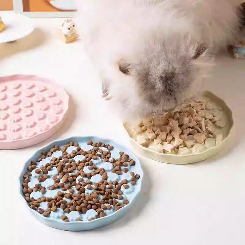 猫咪慢食碗陶瓷防噎舔食宠物用品狗食盆湿粮碗缓食盘猫碗狗盆狗碗图片