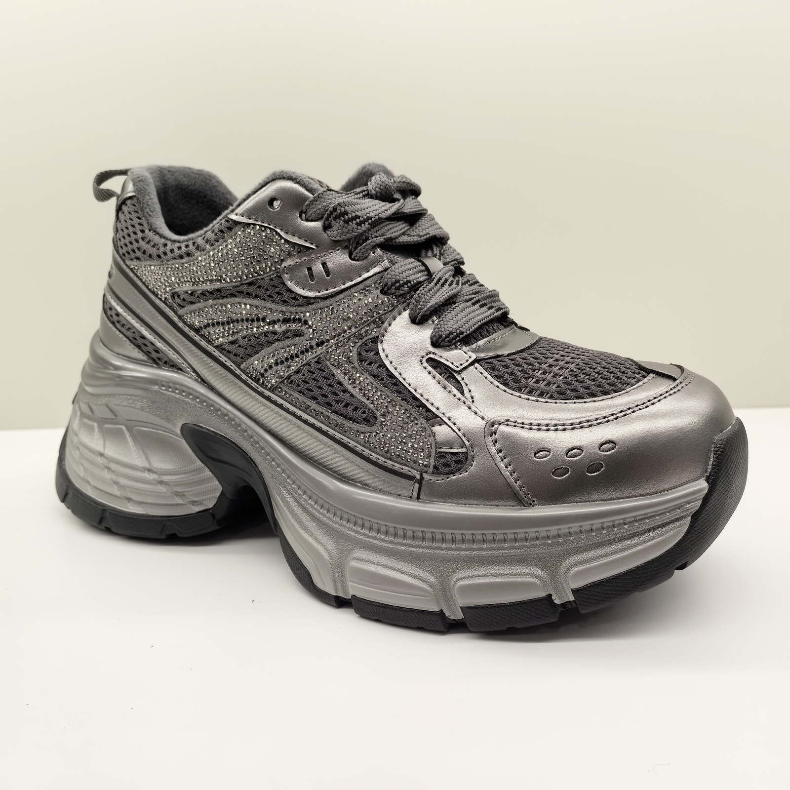 意尔康女鞋2025冬季新款银色厚底运动休闲老爹鞋加绒撞色网面棉鞋