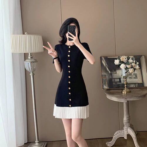 高级感夏季新款小香风圆领短袖黑白拼接冰丝针织连衣裙小个子短裙