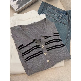 百搭显瘦 宽松短款 丽姐家 三颗扣2026春灰色韩系条纹半开领短袖