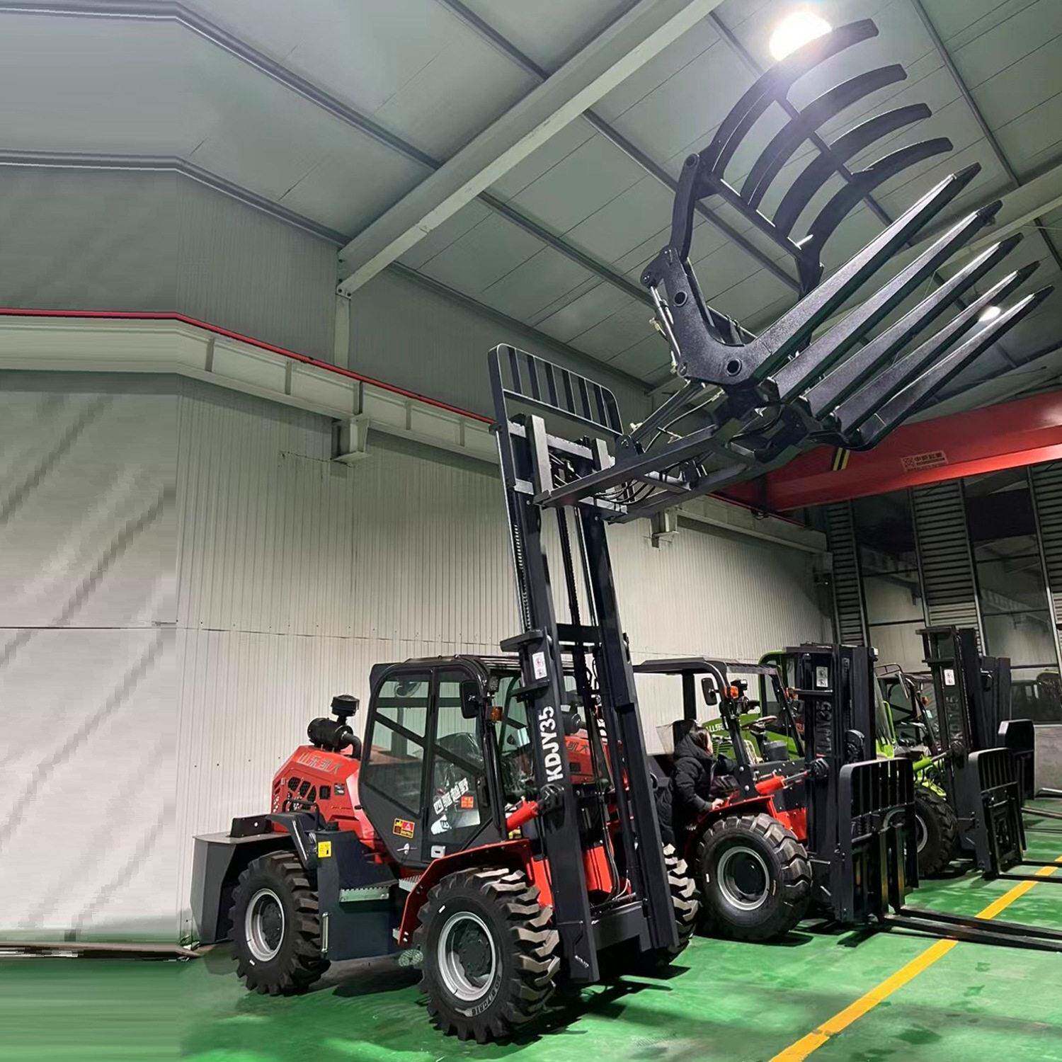 四驱越野叉车.5吨后转向燃油发动机多功能户外一体式装卸搬运车