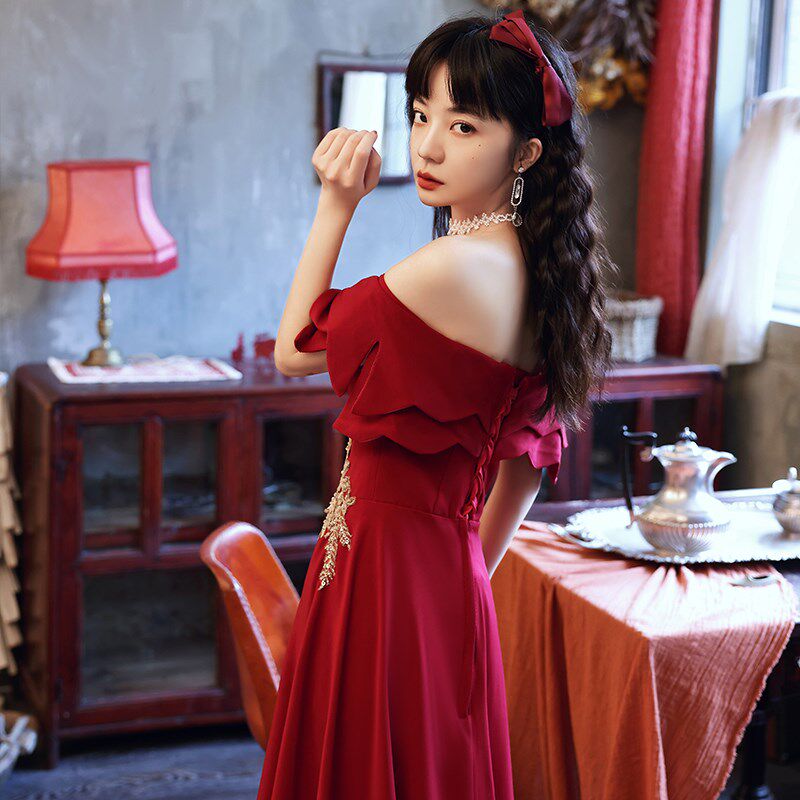 一字肩敬酒服新娘高级感大气订婚礼服连衣裙女小个子出阁宴回门服