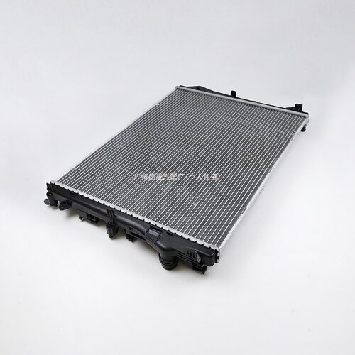 奔驰S级W222 V222 X222汽车零件冷却系统中冷器的发动机冷却液交