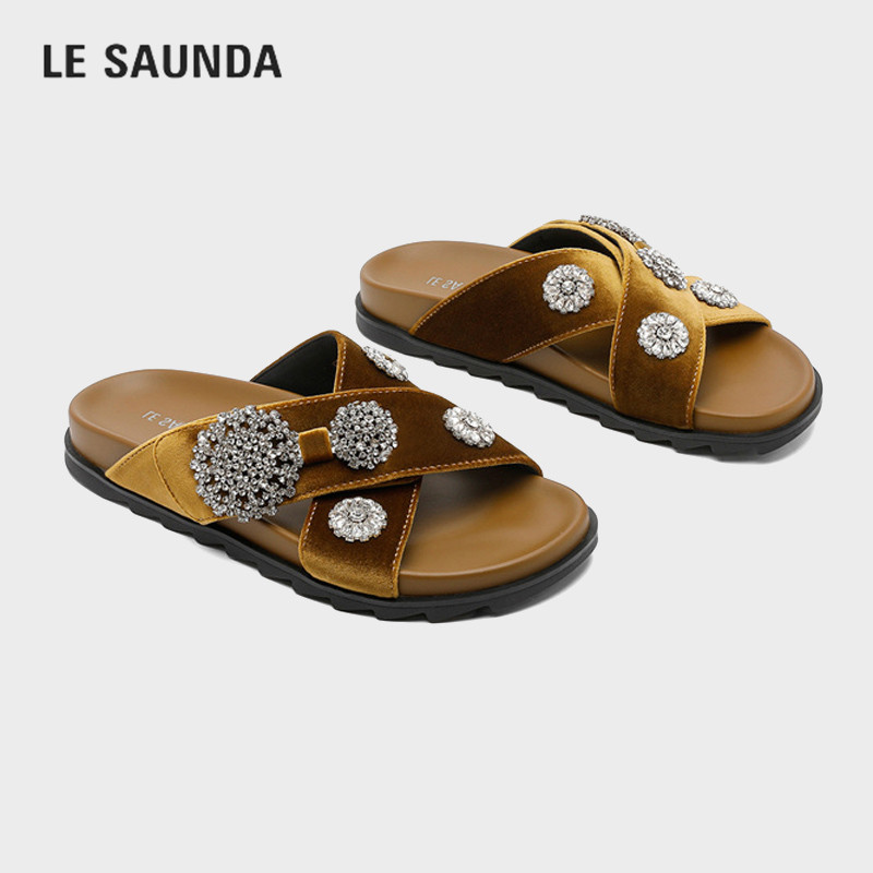 LE SAUNDA/莱尔斯丹水钻花朵厚底凉拖女外穿绝美平底露趾一字拖夏