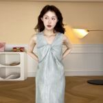 法式赫本风V领背带连衣裙子女夏2026新款纯欲性感小众设计感长裙