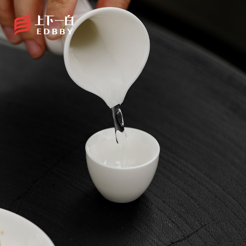 上下一白白酒杯烈酒杯家用陶瓷小号酒盅一口杯