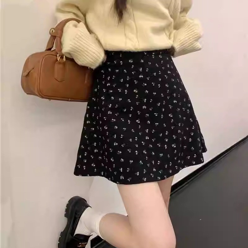 大码新款碎花a字裙半裙秋季小个子高腰半身裙短裙女装胖m黑色裙子