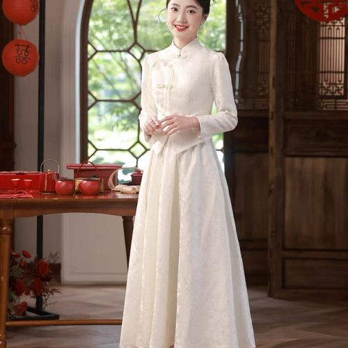 白色订婚旗袍2024新款礼服连衣裙女中式登记领证小白裙敬酒服新娘