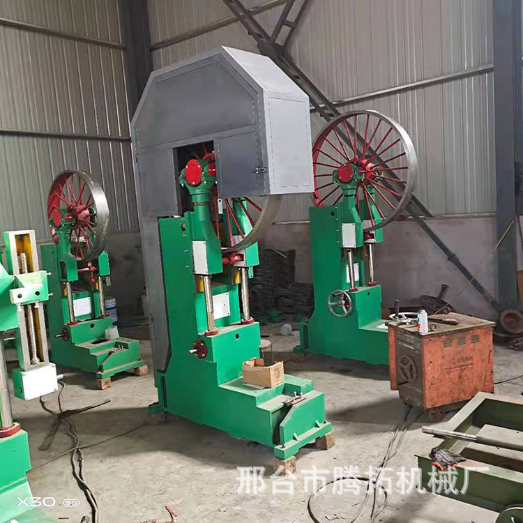 大型木工锯机全自动跑车开料机立式卧式数控锯木开板机木工带锯机图片