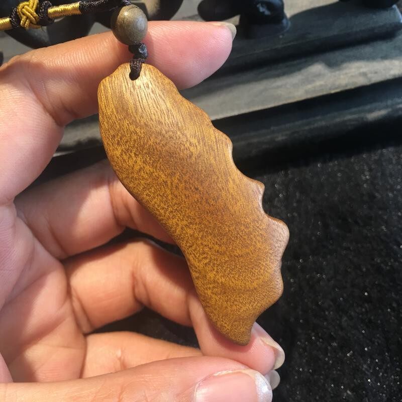 金丝楠观音吊坠项链阴沉木木雕雕刻小挂件荷叶观音自在观音包邮